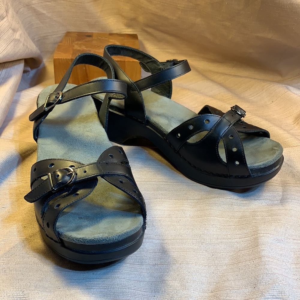 NWOT Leather sandals, adjustable never worn, comfy 3 - Picture 16 of 16